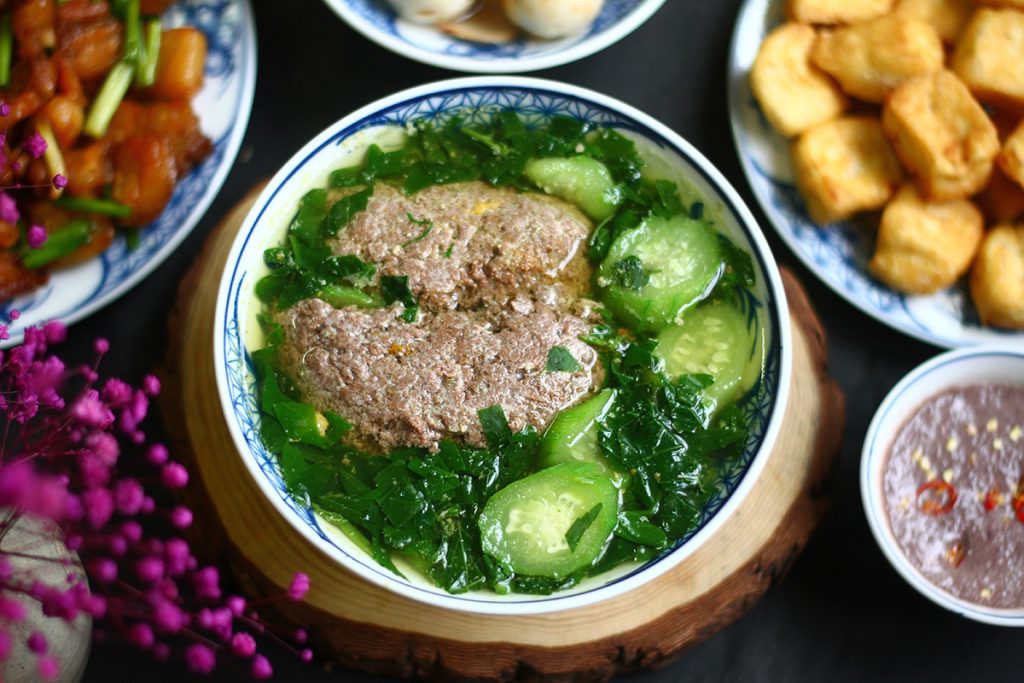 Thưởng thức canh cua đồng